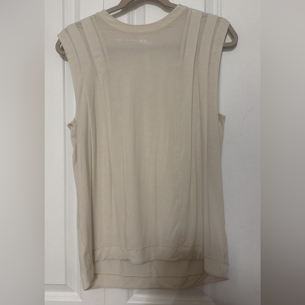 Lululemon tanktop Sleeveless Cream Top